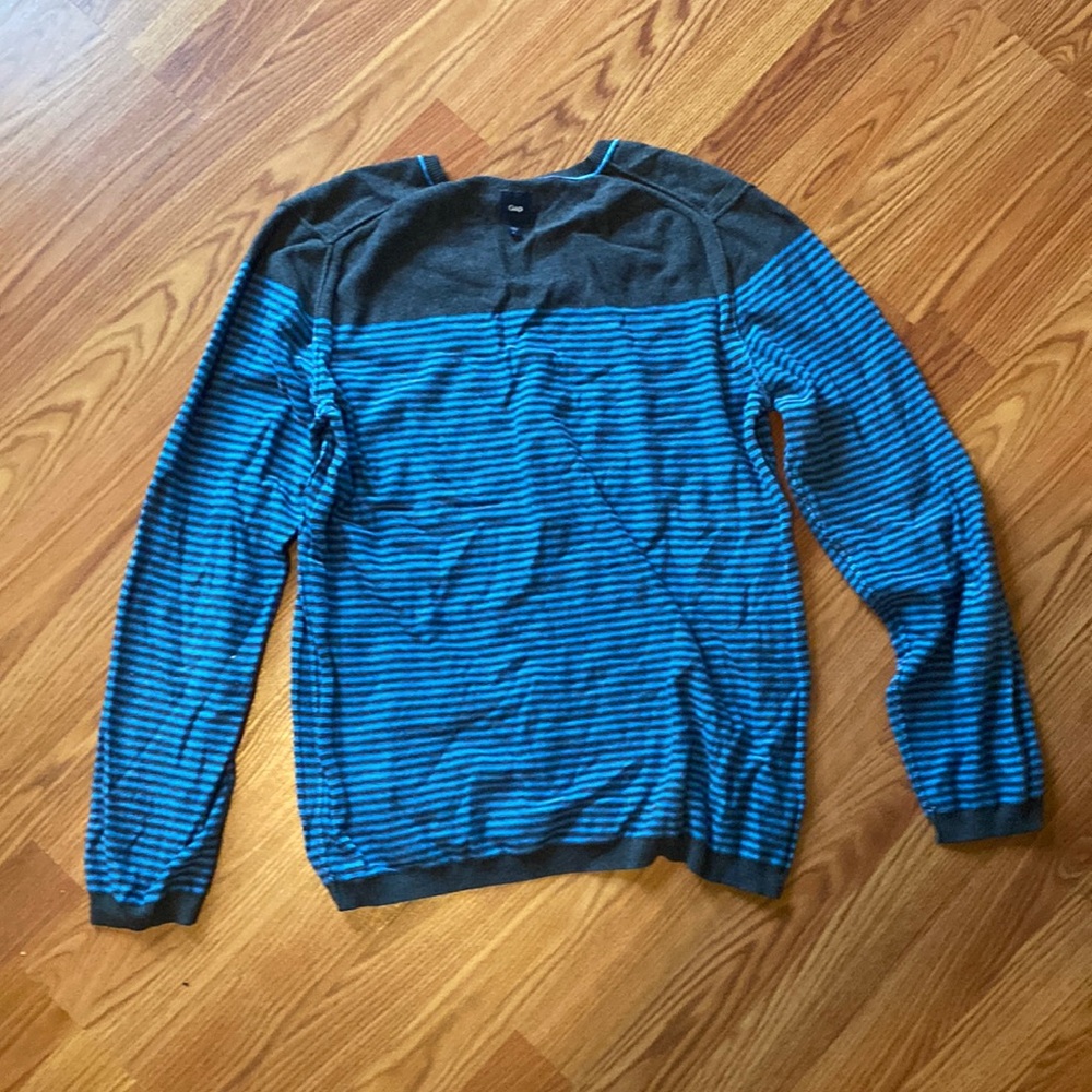 Gap unisex sweater, blue/gray stripes,